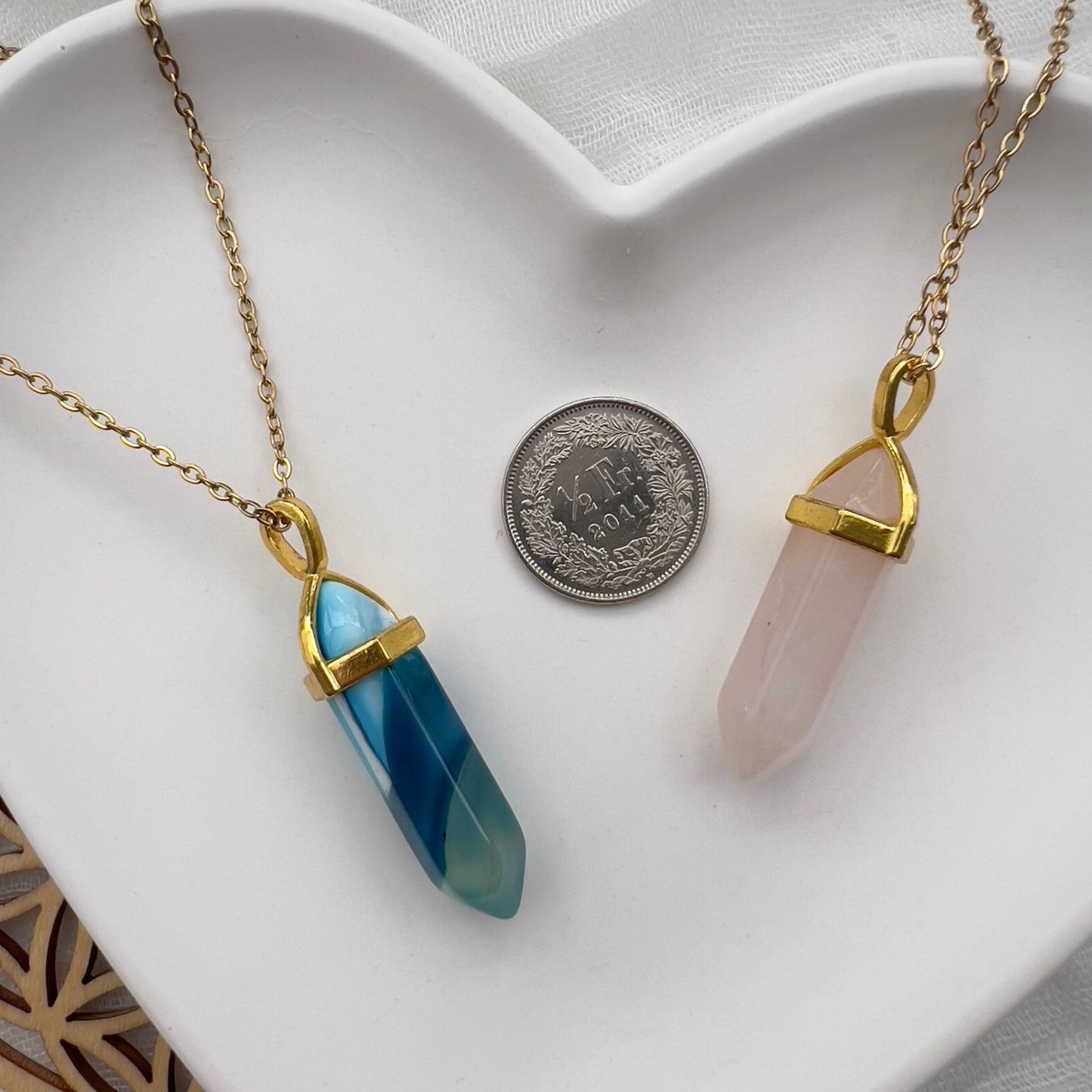 Ciondoli: Pendentif Menhir en agate bleue – Nuovo e nell'imballaggio originale da Pully venduto da sunaddict 3