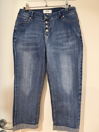 Pantacourt en jeans de chez Chicorée. Taille 38
