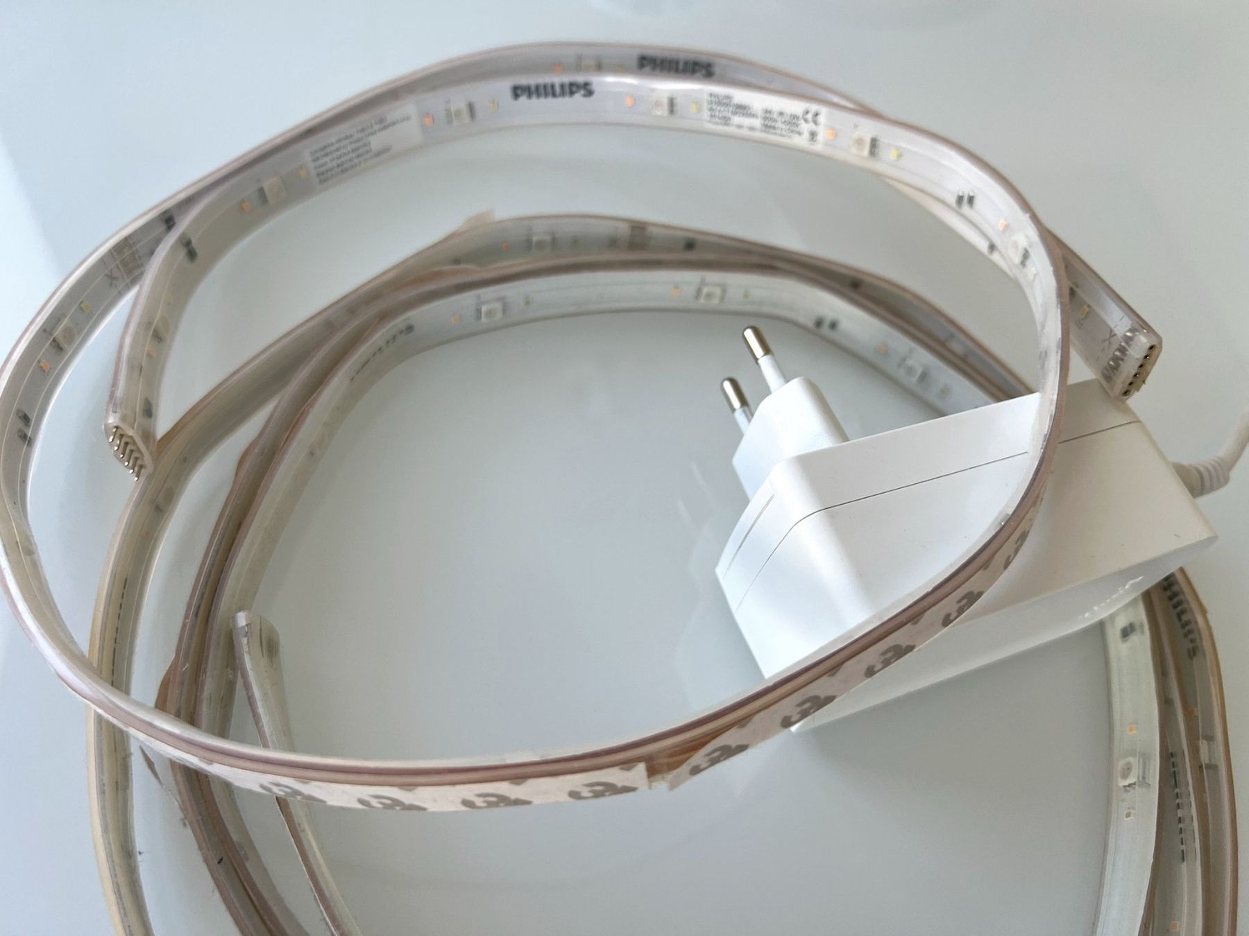 Philips Ghirlande e barre luminose: Philips Hue Lightstrip Plus 2 m + extension 1 m – Usato da Genève venduto da PoissonBlue 2