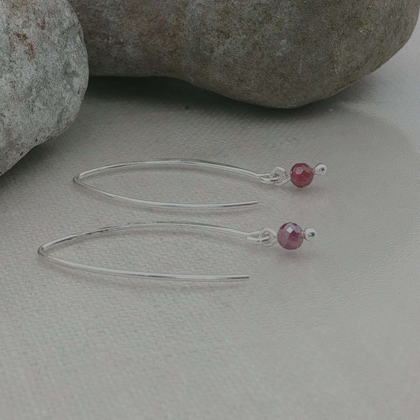 Olga Ribler Ohrringe & -stecker: Feine Ohrringe mit Granate in Silber – Neu (gemäss Beschreibung) aus Luzern von Schmuckoutlet 2
