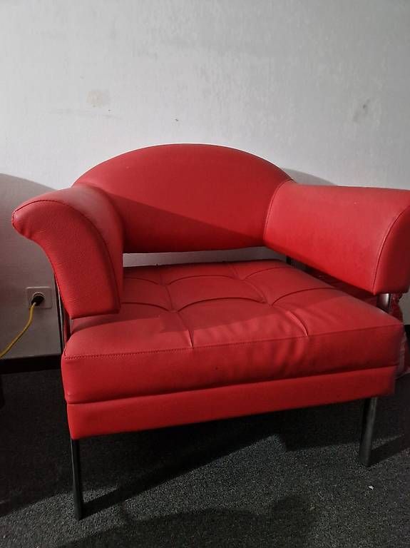 Poltrone: Poltrona in pelle rossa – Usato da Lugano venduto da ann_hw7p 1