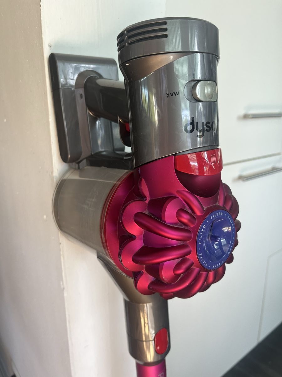 Dyson Aspirapolveri & Accessori: Aspirateur Dyson V7 – Usato da Nyon venduto da pouet-pouet