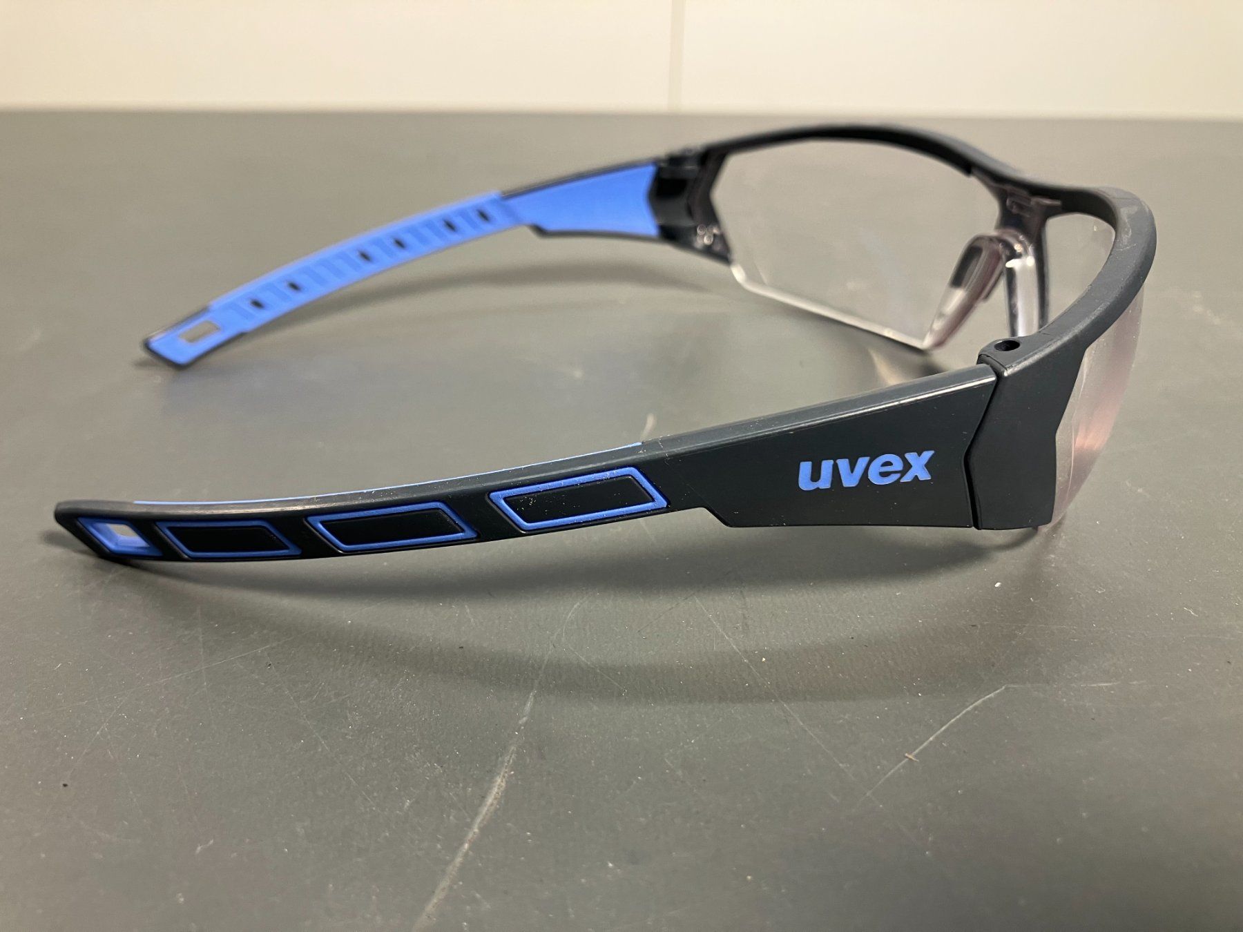 Uvex Occhiali & Lenti: gebr. UVEX - Schutzbrille ab 1.- – Usato da Lichtensteig venduto da Buy24International 1