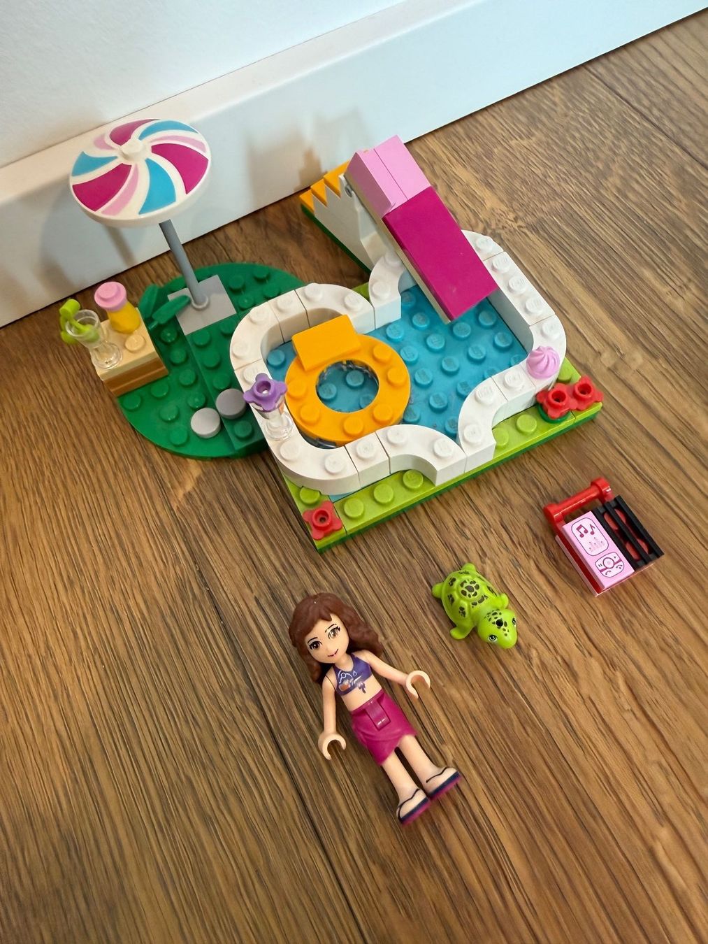 Lego Kit di costruzioni: Lego Friends Herz-Pool – Usato da Rorschach venduto da Chbreiti