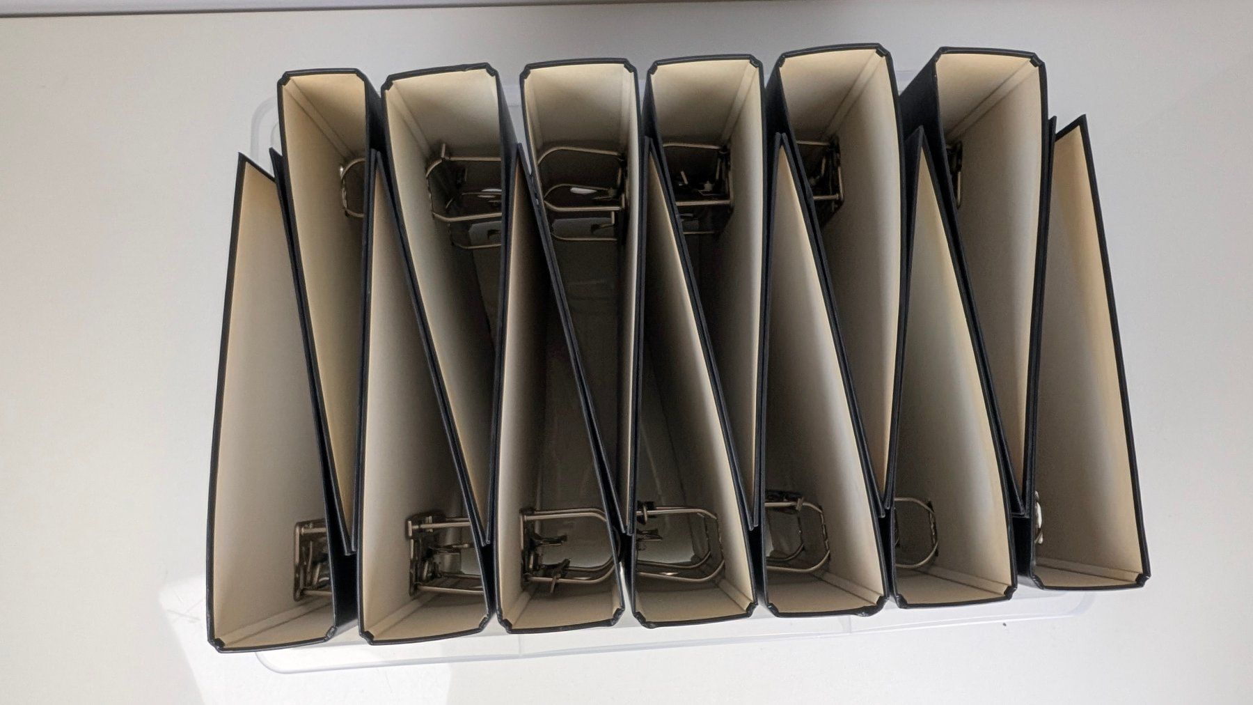 Ordner: 13 Schwarze Ordner – Gebraucht aus Wettingen von Wendemarket 1