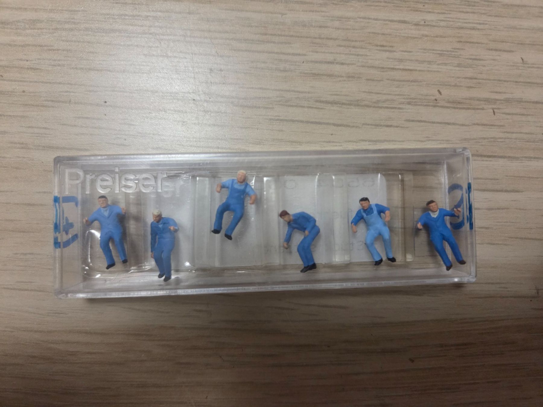 Preiser Modelleisenbahnen: Preiser H0 (7) – Neu und originalverpackt aus St-Aubin-Sauges von Lo_Go