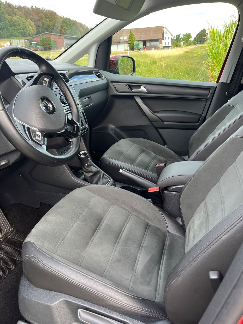 VW Autos: VW Caddy Highline 1.4 TSI – D'occasion à Nänikon par Delonghi 6