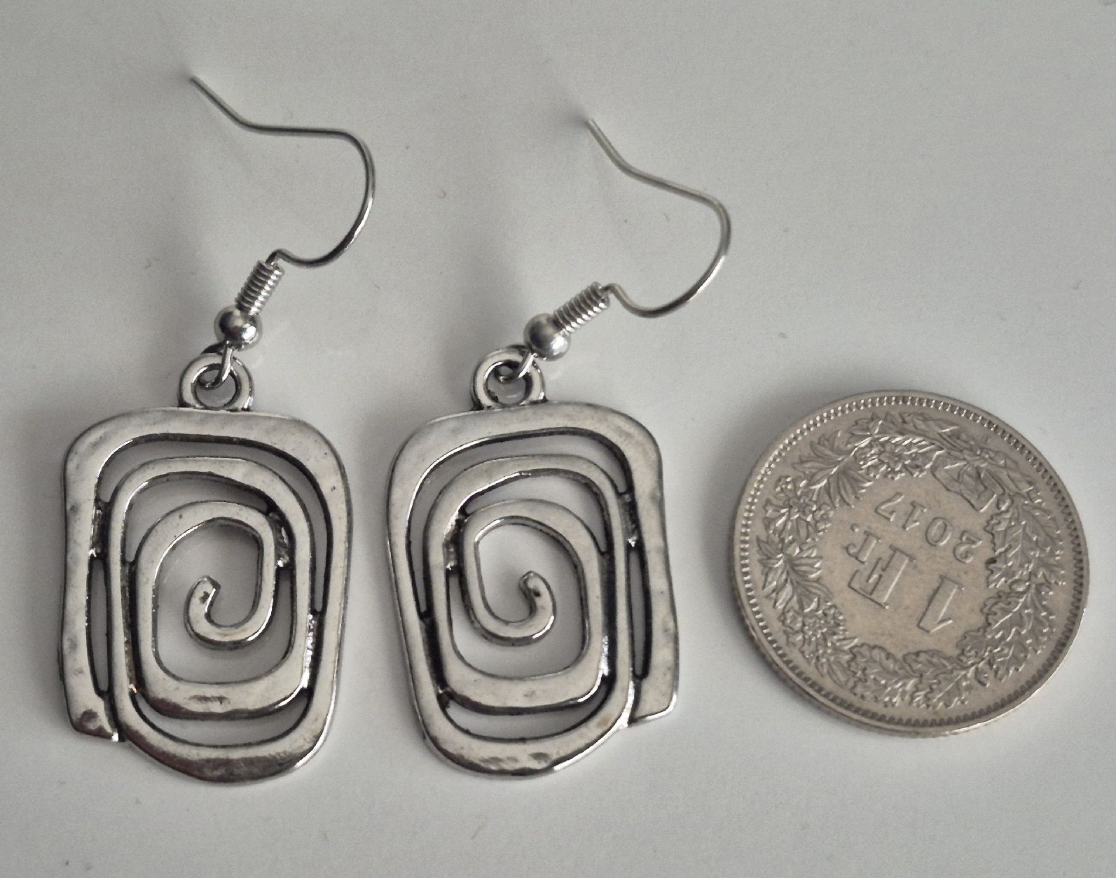 Orecchini pendenti & Orecchini a lobo: Orecchini donna geometrici spirale e nodo celtico 3 set – Nuovo (secondo la descrizione) da Giubiasco venduto da Stefaniav 4