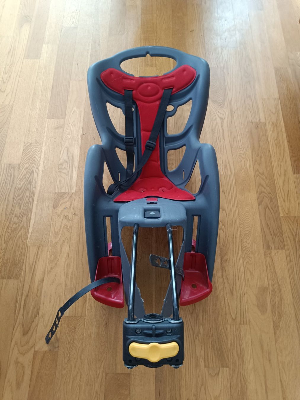 Pezzi di ricambio: Fahrrad Kindersitz – Usato da Allschwil venduto da kir_7mf5