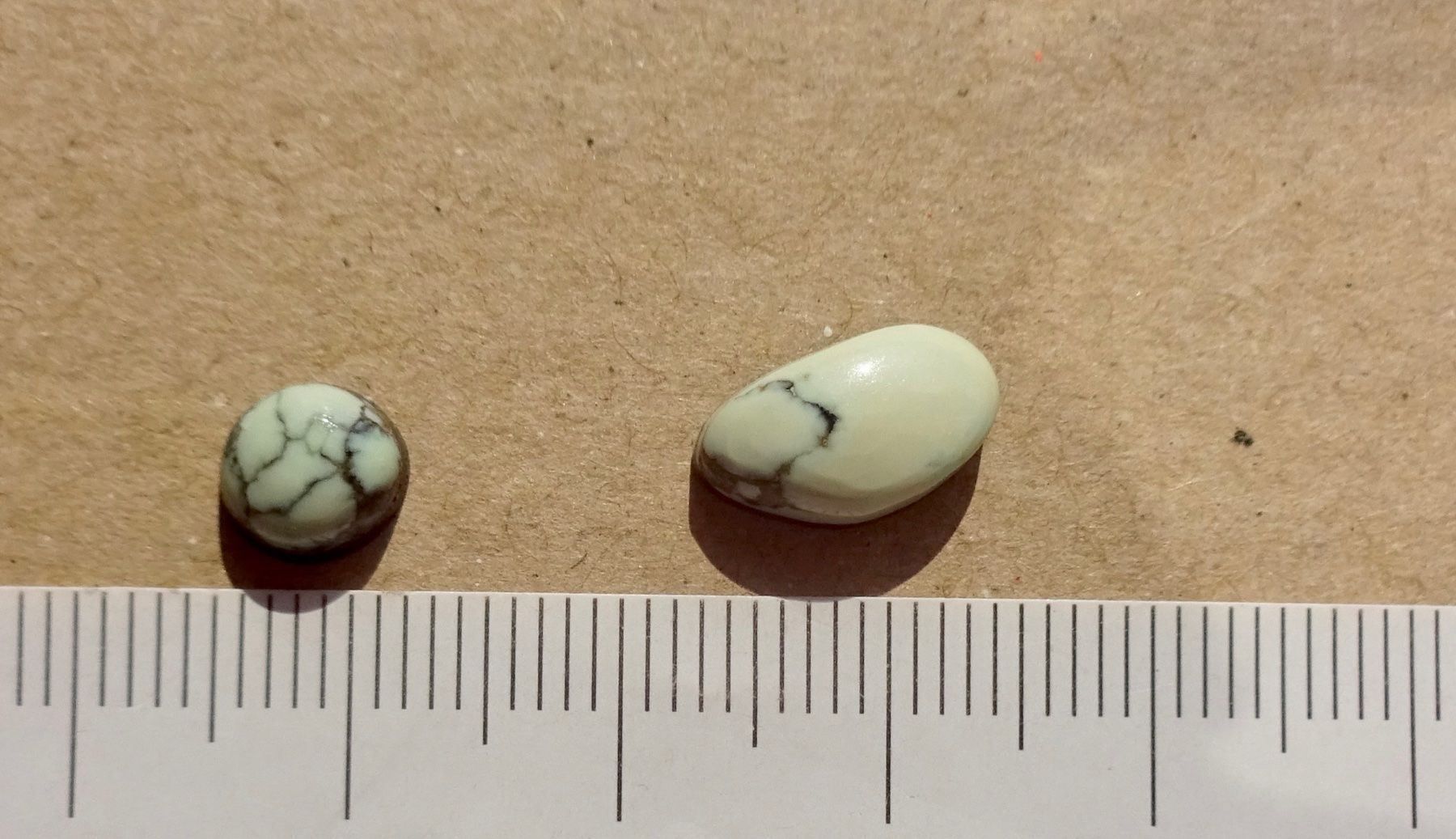 Pietre preziose: Variszite 2 x unikate Cabochons. Schmuck – Nuovo e nell'imballaggio originale da Leuggern venduto da gemshow 3
