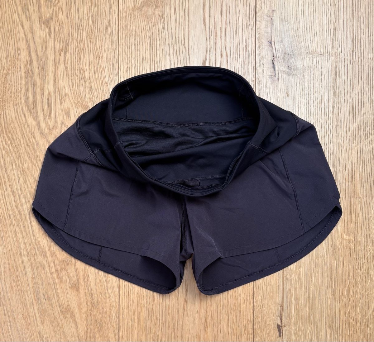 Lululemon Hosen: Lululemon black running shorts, size 2 – Gebraucht aus Kilchberg ZH von ben_pc68 1