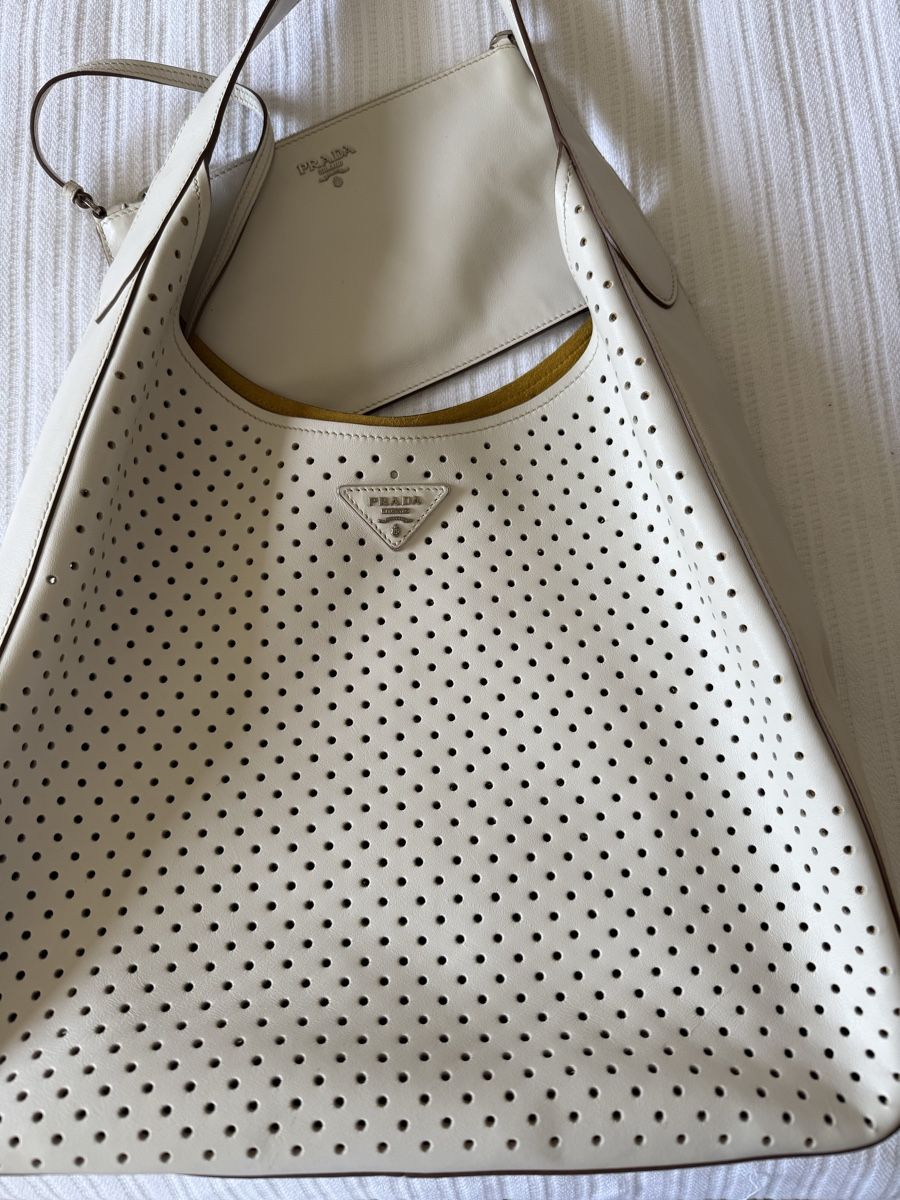 Prada Taschen für Damen: Prada Perforated City Calf Hobo Bag – Neu (gemäss Beschreibung) aus Zürich von Ju777 3
