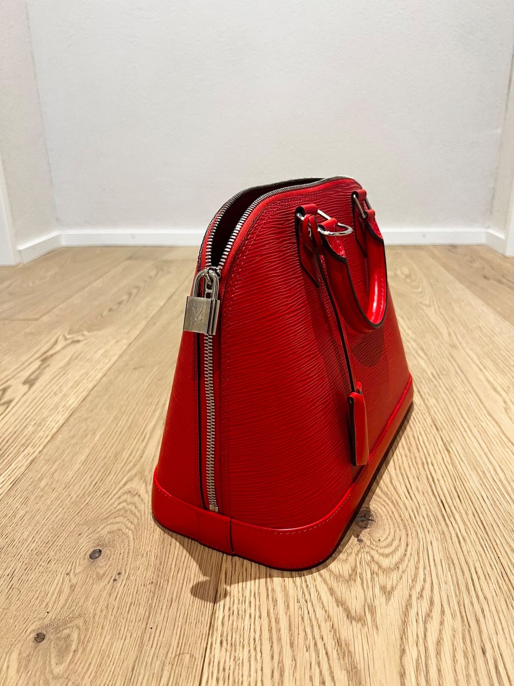 Louis Vuitton Taschen für Damen: Louis Vuitton Alma – Gebraucht aus Rapperswil SG von Saemi49 2