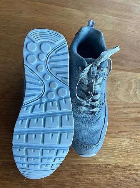 Scarpe da uomo: Chaussures de sport et loisirs – Usato da Chevroux venduto da ateca2017 1
