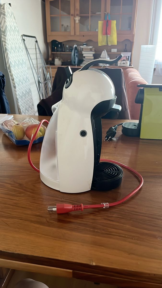 De'Longhi Macchine per caffè & Macchine per espresso: Nespresso dolce Gusto Kaffeemaschine  – Usato da Bronschhofen venduto da sam413