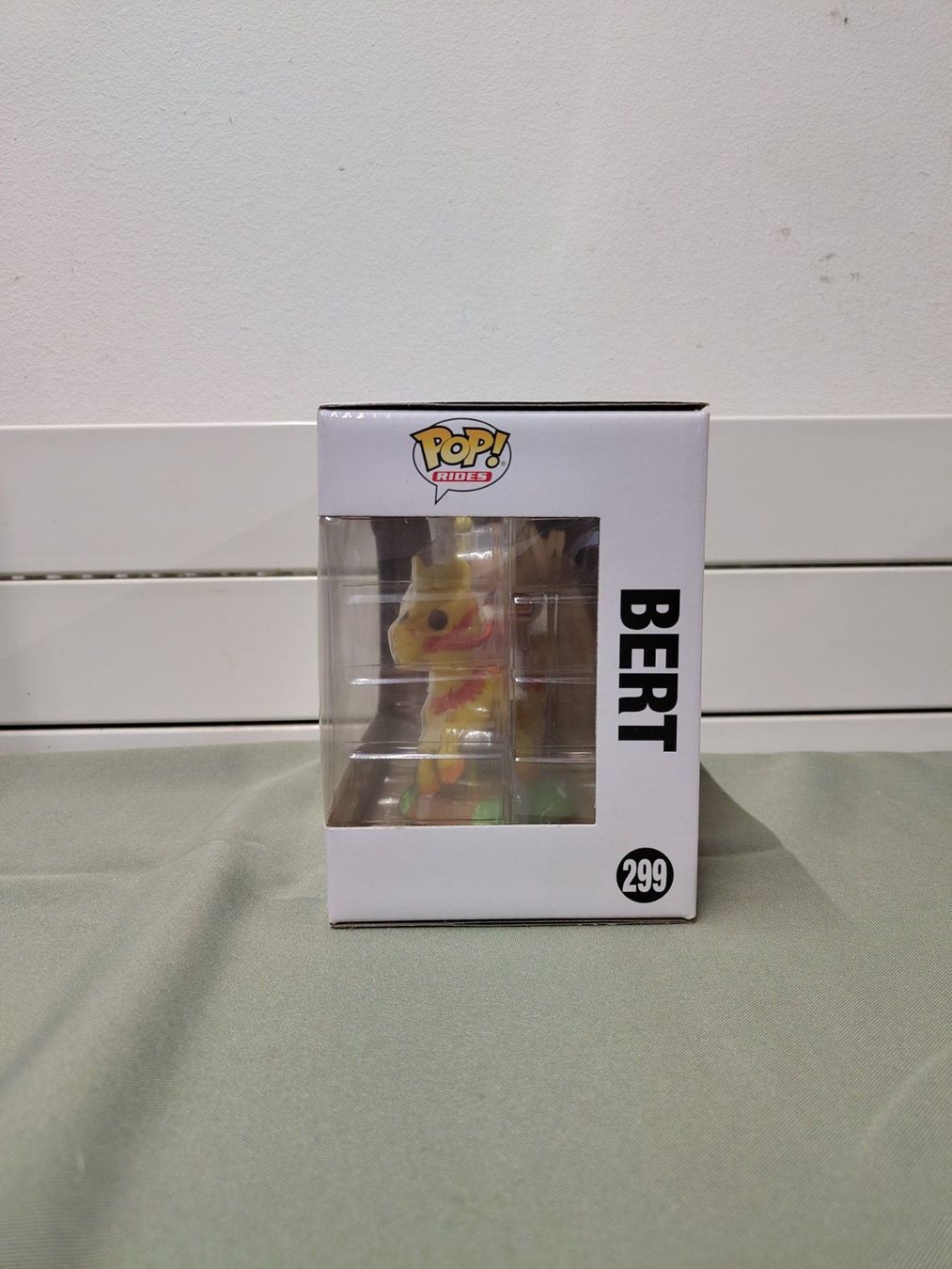Funko Statuette: Funko POP! Disney 100 299 - Bert – Nuovo e nell'imballaggio originale da Saxon venduto da dan_drn5 1