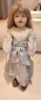 Sammlerpuppe, handgefertigtes Seidenkleid, Lederschuhe