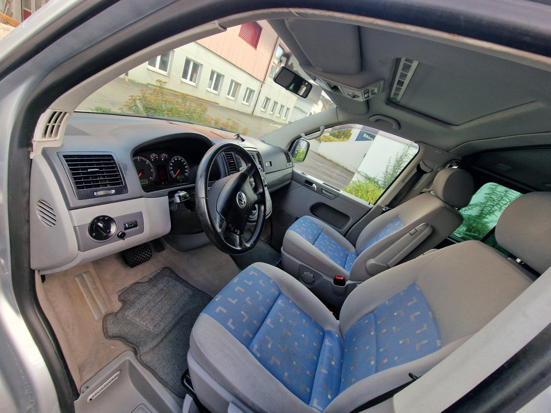 VW Autos: VW T5 Multivan 2.5 TDI, 130PS , 2,5T AHK – Gebraucht aus Neudorf von gam_d6s2 2