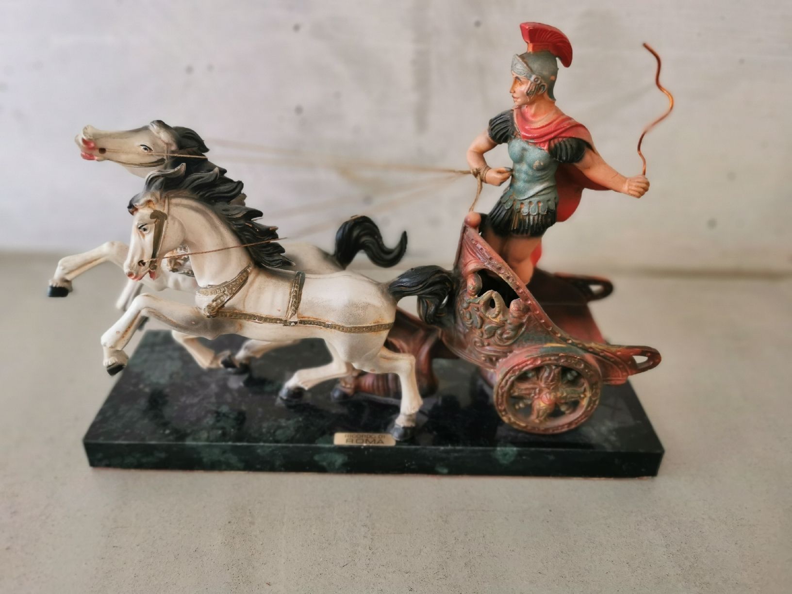 Römischer Streitwagen mit Gladiator Länge 30 cm Höhe 23 cm (Neu