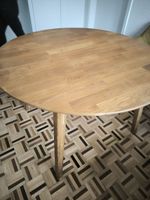 Runder Esstisch aus Holz massiv neuwertiger Zustand 