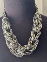 Collier perles torsadées couleur argenté bon état