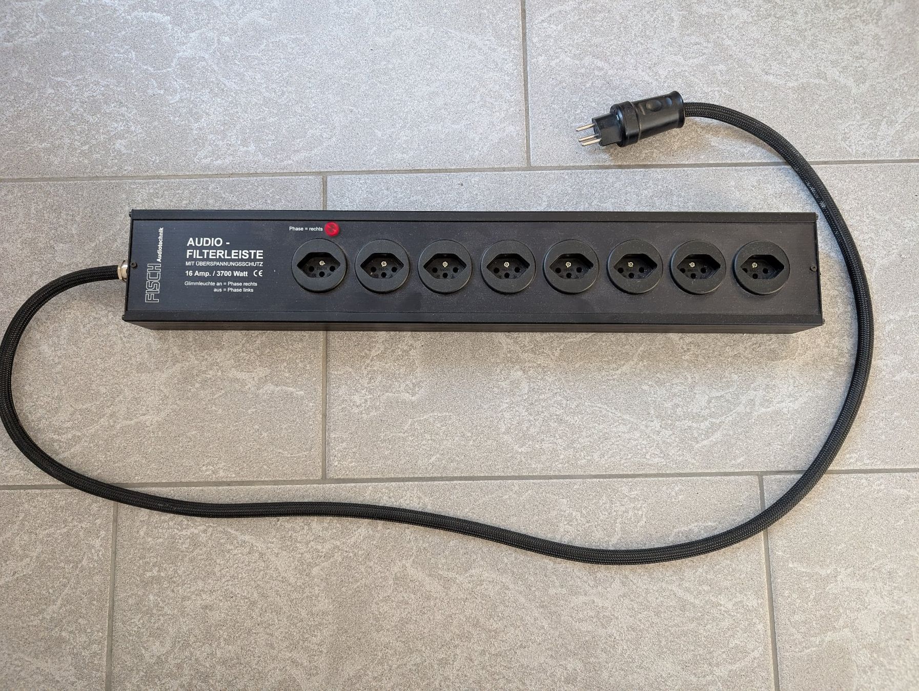 Spine: Fisch Audiotechnik Audio-Filterleiste 8x CH-Stecker – Usato da Root venduto da TimeWalker