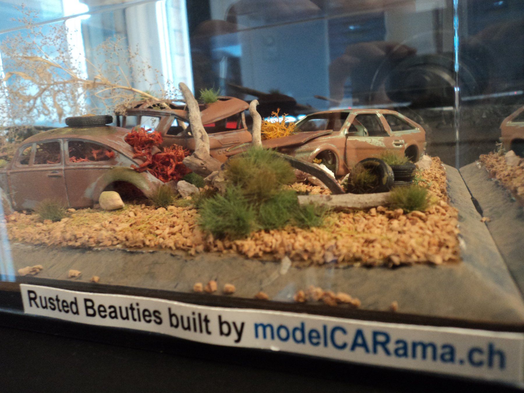 Volkswagen Modellini d'auto: Diorama Schrottplatz 1/43 mit 2x VW Scirocco, VW Käfer – Nuovo (secondo la descrizione) da Schwarzenburg venduto da modelCARama 8