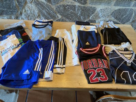 Kleiderpaket Gr. 152-170 unisex für Teenies - Adidas, Nike…