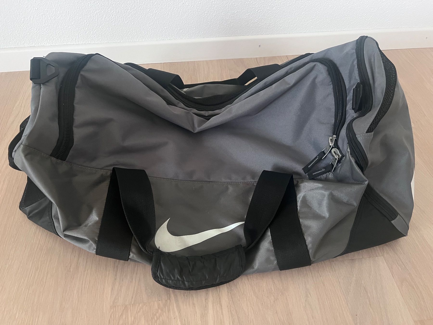 Borse: Sporttasche Nike neu – Nuovo (secondo la descrizione) da Pfäffikon SZ venduto da Gschmois26 3