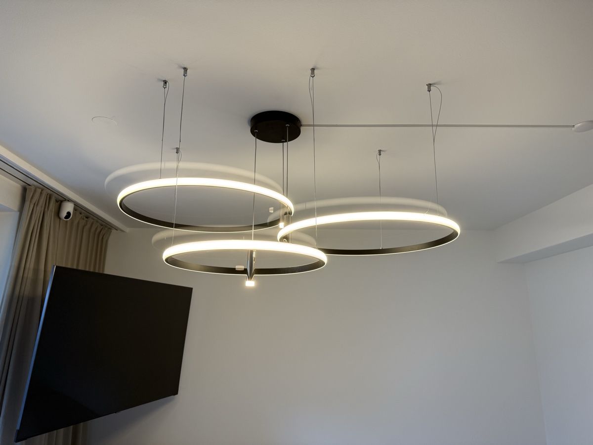 Lustres & lampes de plafonds: Moderne Designer pendelleuchte Wohnzimmer Esszimmer Ring LED – Neuf (Voir description) à Küsnacht ZH par Helenassecondhand