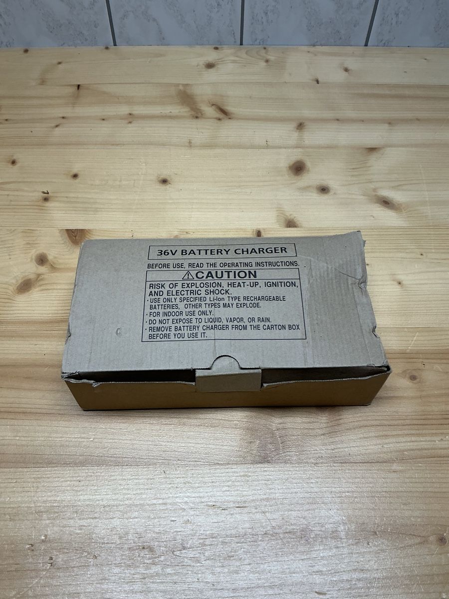 Flyer Caricabatterie: Fleyer Ladegerät 36 Volt  – Usato da Oberbuchsiten venduto da Tesin3 2