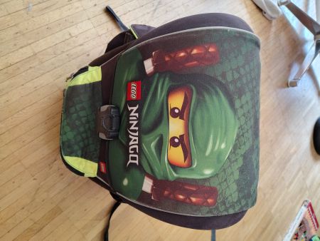 SCHULTHEK LEGO Ninjago (Lloyd) gebraucht
