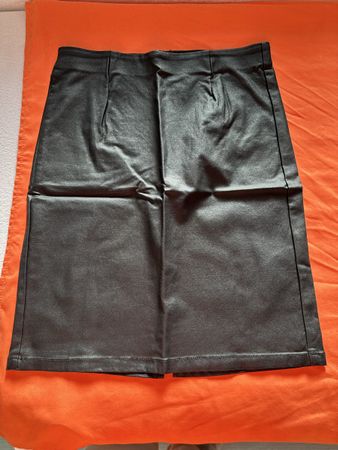 Jupe simili cuir neuve VERO MODA taille M, jamais portée!