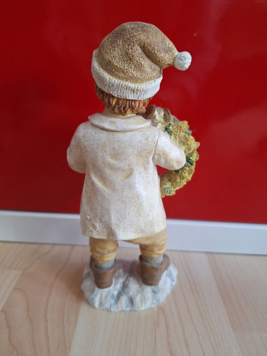 Statuette: Deko Figur Junge mit Weihnachtskranz ca 22 cm hoch – Usato da Wanzwil venduto da chlinih93 1