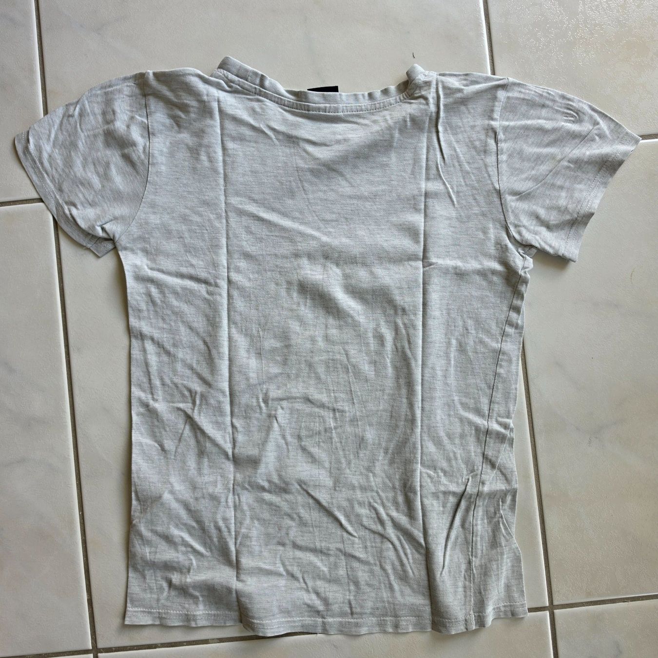Hemden, T-Shirts & Polos: Lässiges graues T'Shirt Gr. 146/152 – Gebraucht aus Arth von Africa44 4