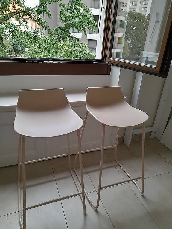 Hochstühle: Chaises hautes de bar beiges – Gebraucht aus Carouge GE von cor_6dh7