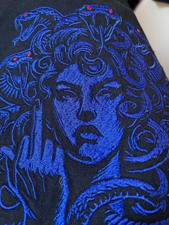 Personalisiert. Medusa T-Shirt, Boutique Stickerei Meilen