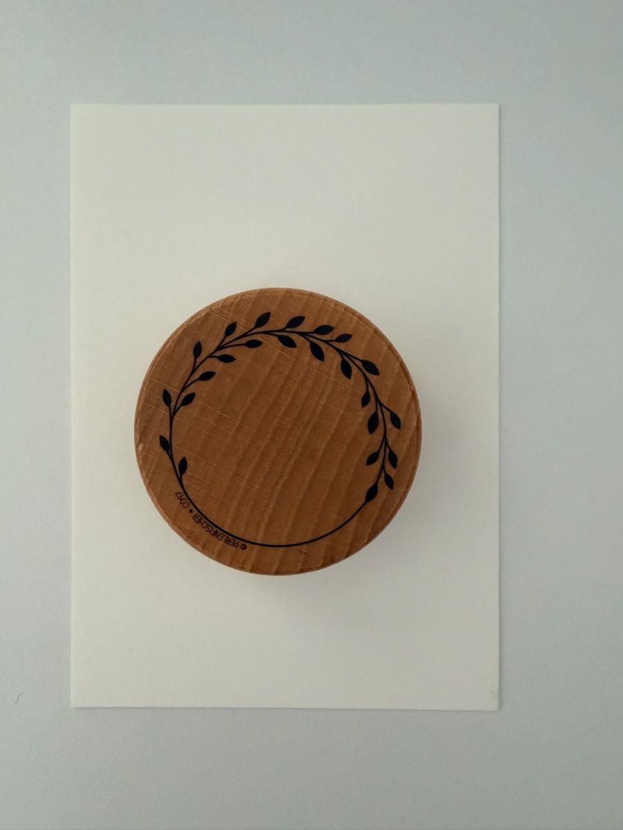 Timbri: Wooden Stamp Wreath Design – Usato da Thun venduto da dar_fz6y
