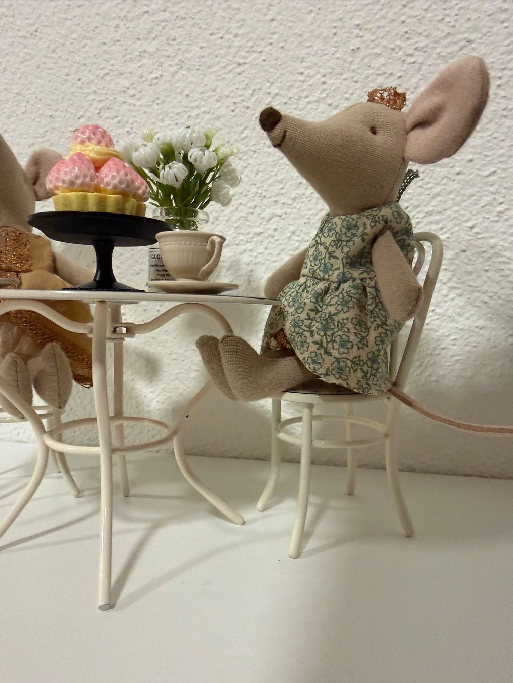 Case e mobili per bambole: Puppenhausmöbel - Set Tisch mit zwei Stühlen – Nuovo (secondo la descrizione) da Richterswil venduto da binchen03 4