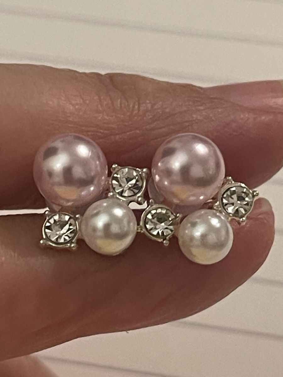 Orecchini pendenti & Orecchini a lobo: Jolis clous perles blanche et rose neufs – Nuovo (secondo la descrizione) da Kloten venduto da Vermicelles 3