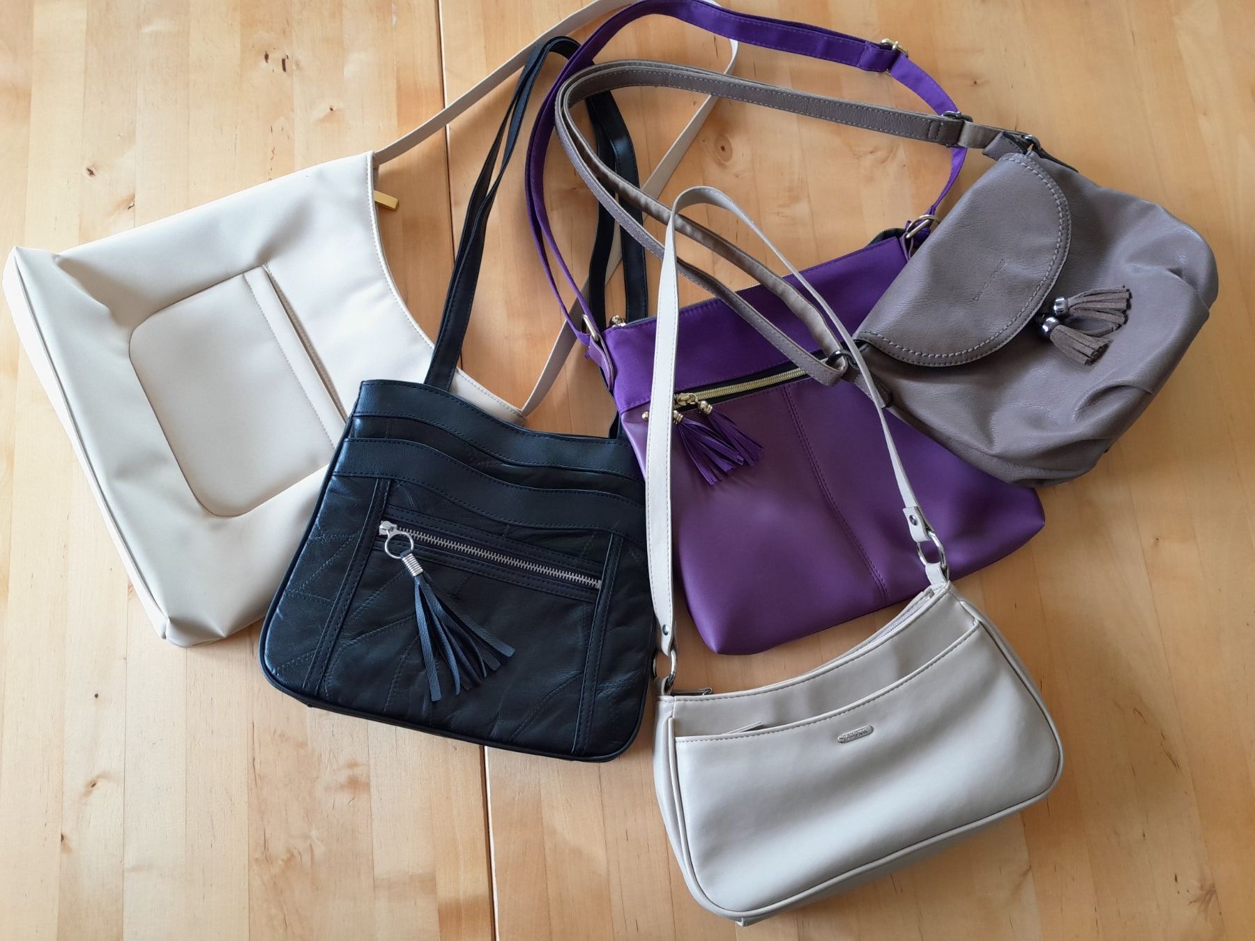 Borse da donna: Lot de 5 sacs à main comme neuf – Usato da Charmey (Gruyère) venduto da Laulau.sansan
