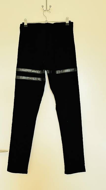 Leggings: Leggings mit Lederstreifen – Usato da Cham venduto da anaidaschmid 1