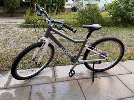 WOOM 5 - Kinderfahrrad (inkl. Original Fahrradständer)