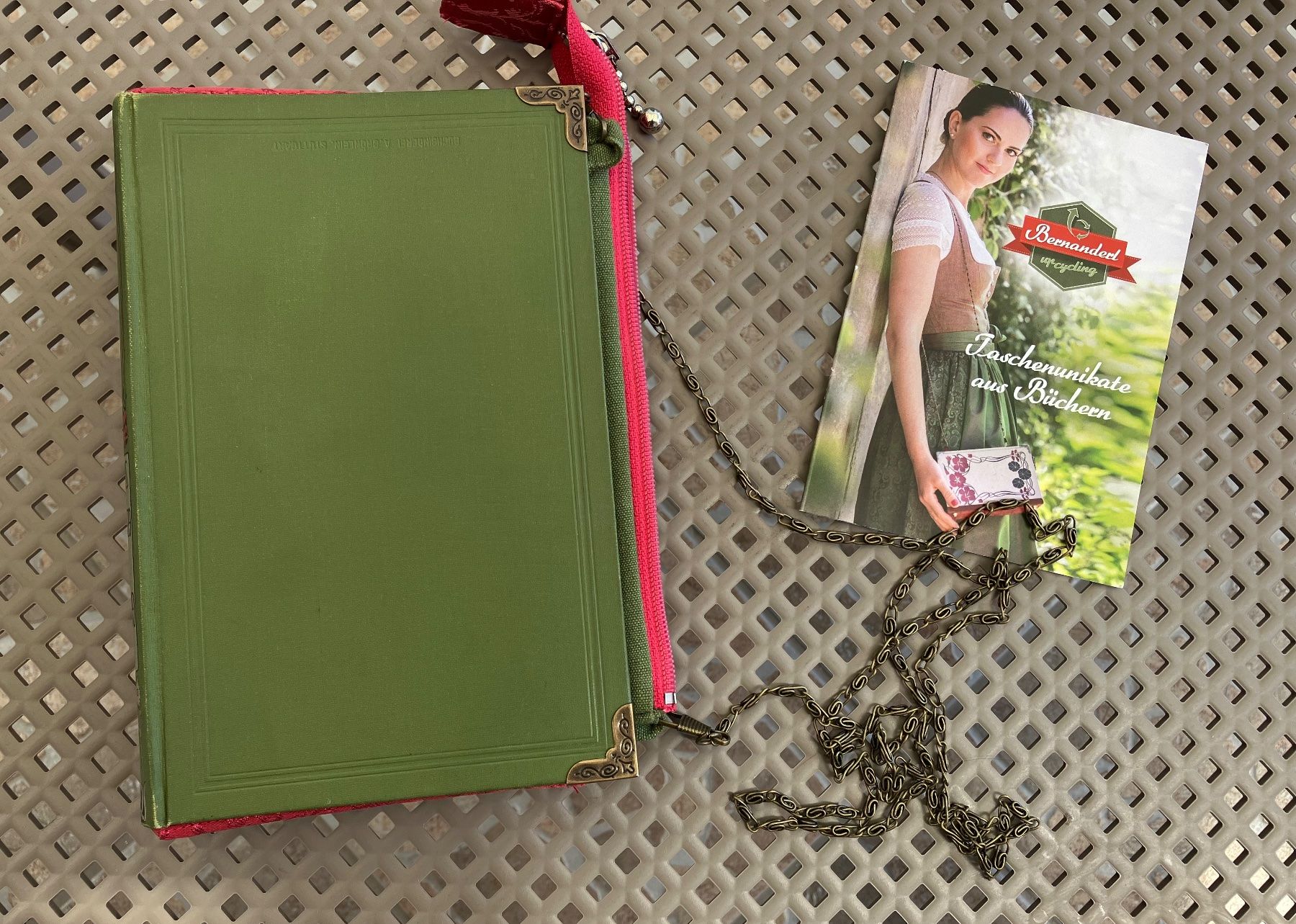 Sacs femmes: Bernanderl Tasche aus Buch – Neuf (Voir description) à Unterägeri par Jutka_04 3