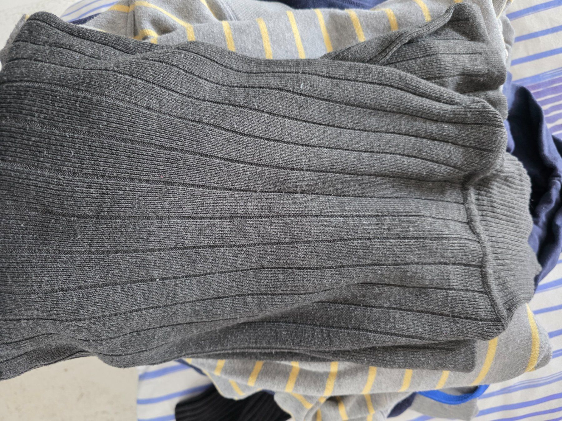 Maglioni & Felpe: 8 Pullover meistens Grösse L/XL – Usato da Ersigen venduto da janinabuetikofer 4