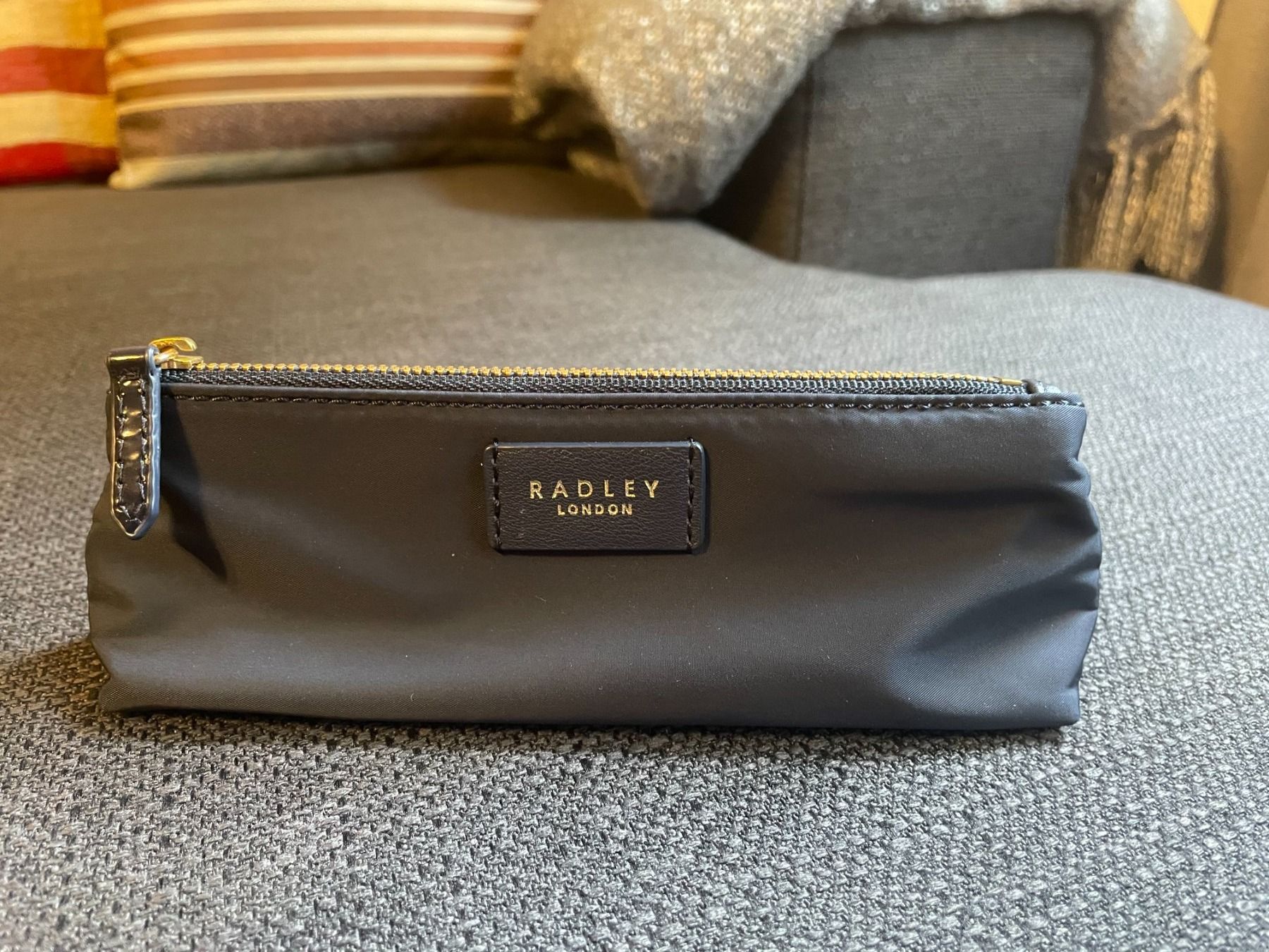 Astucci : Bustina penne blu marca Radley – Nuovo (secondo la descrizione) da Meilen venduto da val_tsv8