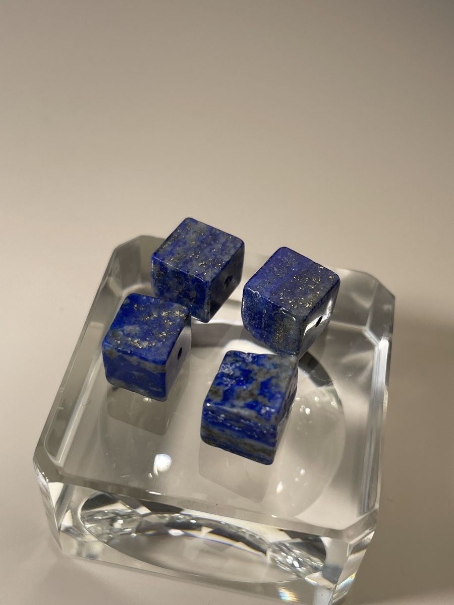 Minerali & Pietre curative: 4 Stück Lapislazuli Würfel, ca. 8mm – Usato da Schiers venduto da sisikristall