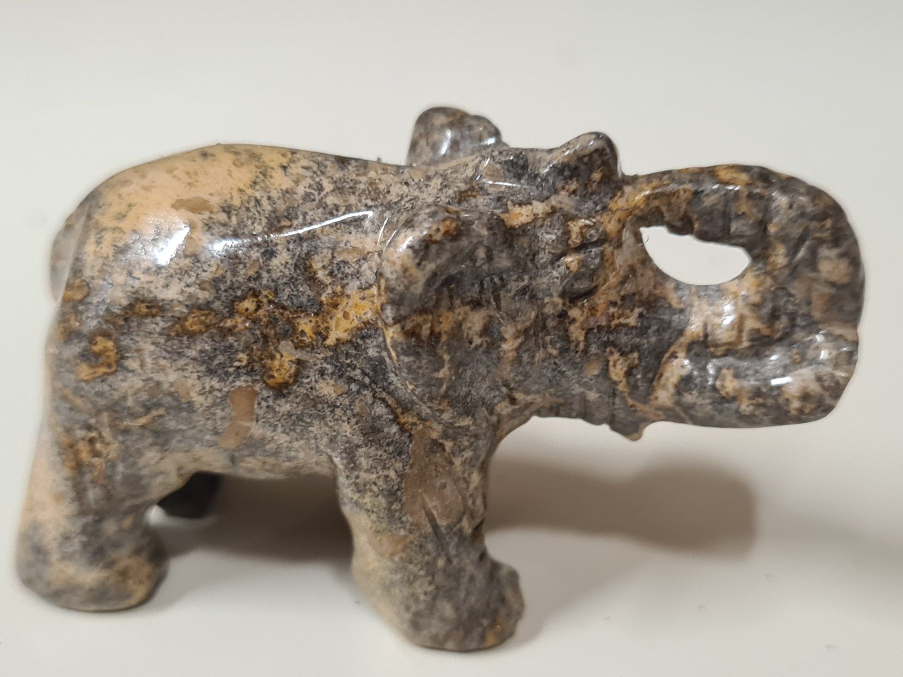 Statuette: Kleine Steinfigur Elefant, 5x3.5 cm – Usato da Amriswil venduto da kleindeko
