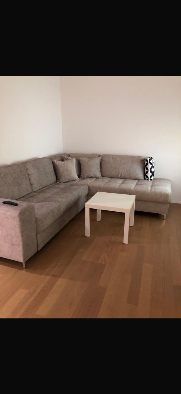 Divani: Gemütliches Ecksofa mit Tisch Super Zustand – Usato da Mellingen venduto da Tonitxh