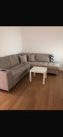 Gemütliches Ecksofa mit Tisch Super Zustand